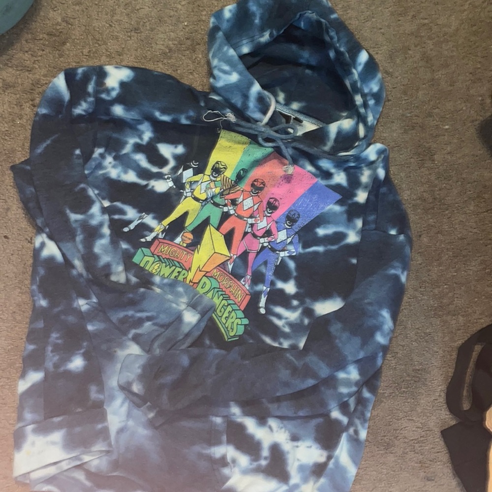 Cool hoodie fits loose , don’t really wear it and haven’t been so here